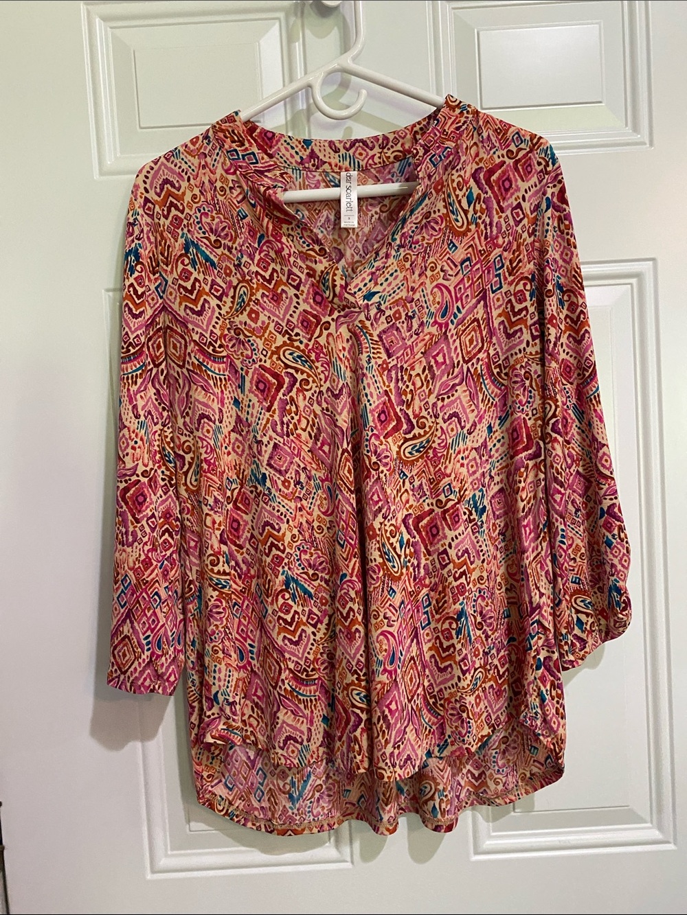 Dear Scarlett Patterned Pink Geo-Print V-Neck Blouse with Three-Quarter Sleeves - Picture 4 of 7